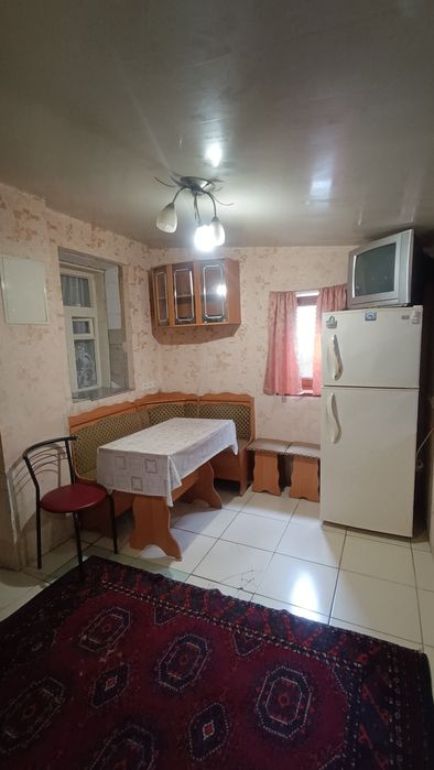 Сдам 2 комнатную, малогабаритную квартиру в районе Цирка, метро Левада.