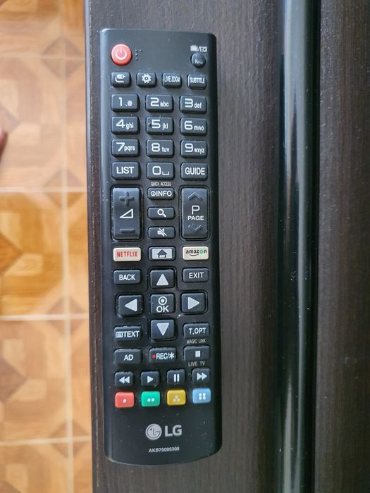 Smart TV LG 49" 4K Ultra HD (Modelo 49UJ634V) + Suporte de Parede – Bom Estado