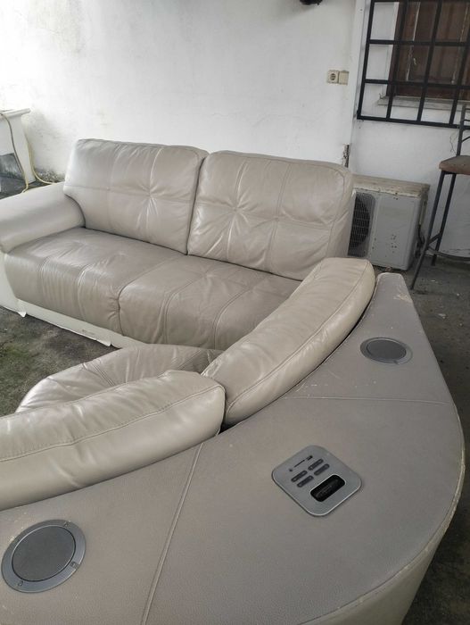 Sofá em Pele canto com sistema de som