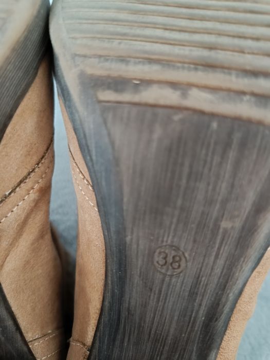 Lasocki buty z futerkiem, na obcasie, botki