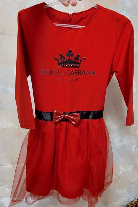 Нарядне червоне плаття