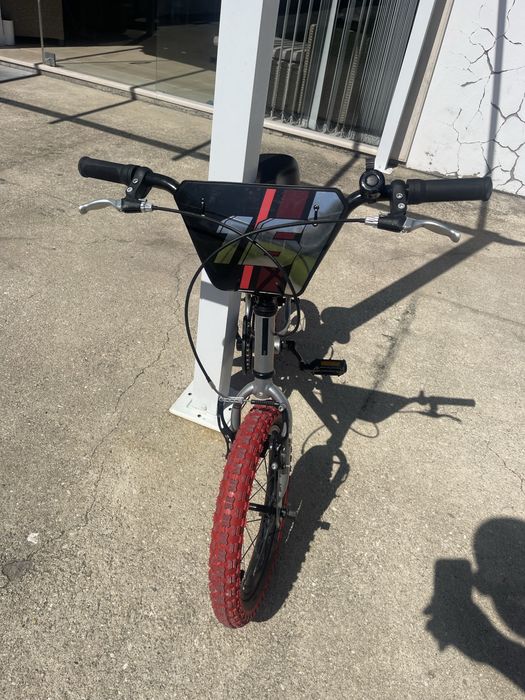 Bicicleta de criança em otimo estado