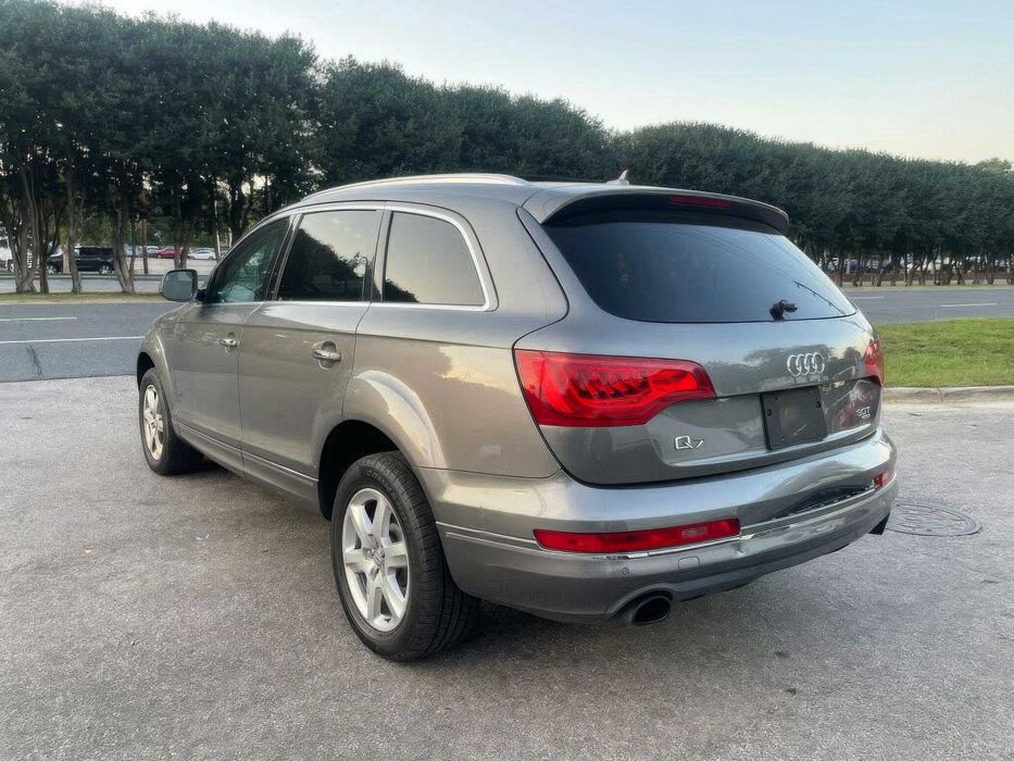 Audi Q7      2015