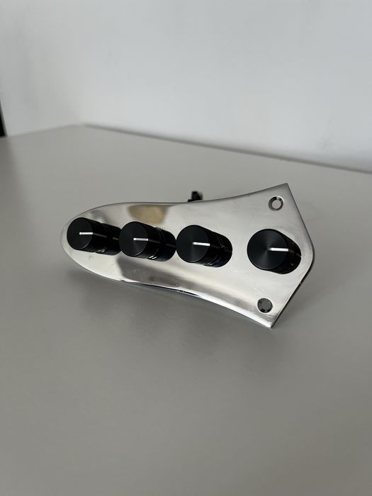 Zestaw elektroniki do gitary basowej Sadowsky – przetworniki + preamp + panel