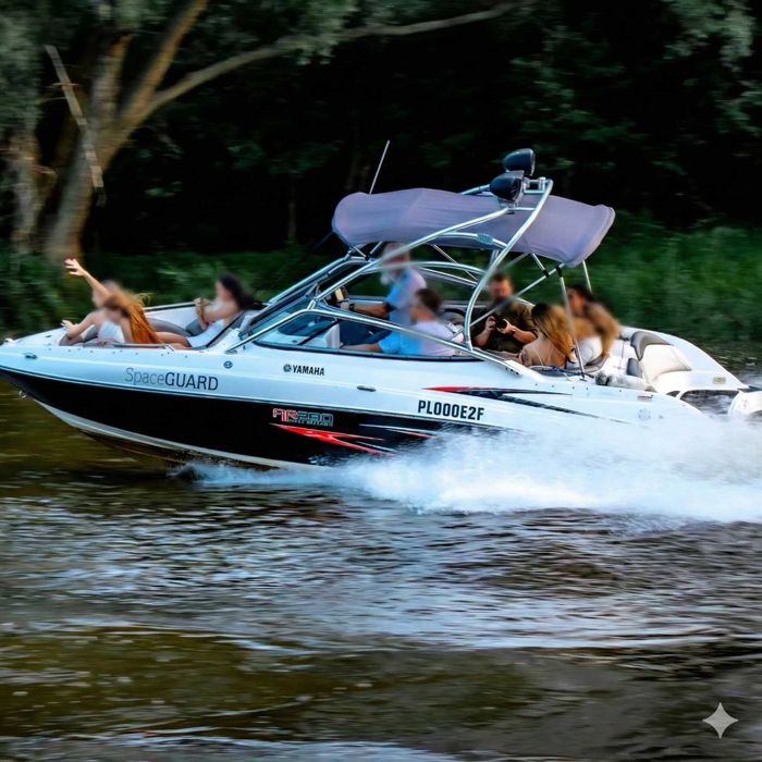 Łódź motorowodna YAMAHA 230 HO + przyczepa