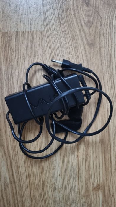 Biały Laptop Sony Vaio VPCEH3S8E z zasilaczem sieciowym