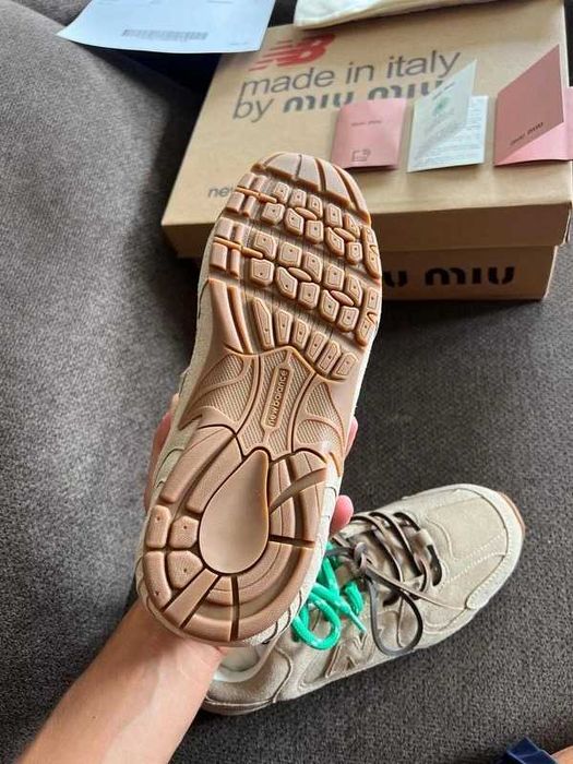 NewBalance_x_MIUMIU_Beżowy_Gum_Rozmiar 38