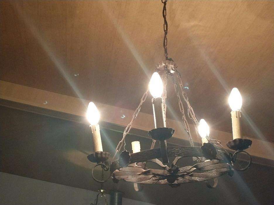 candeeiro em ferro forjado
