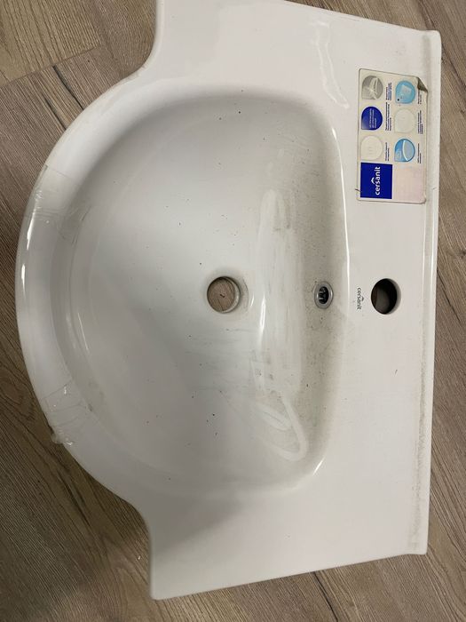 Рукомийник в ванну новий, та вживаний унітаз ( будівельний)