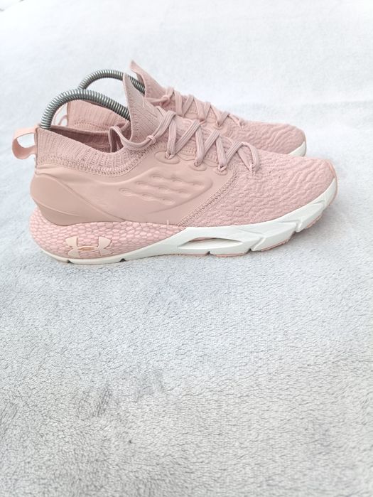 Женские кроссовки Under armour р37-37.5
