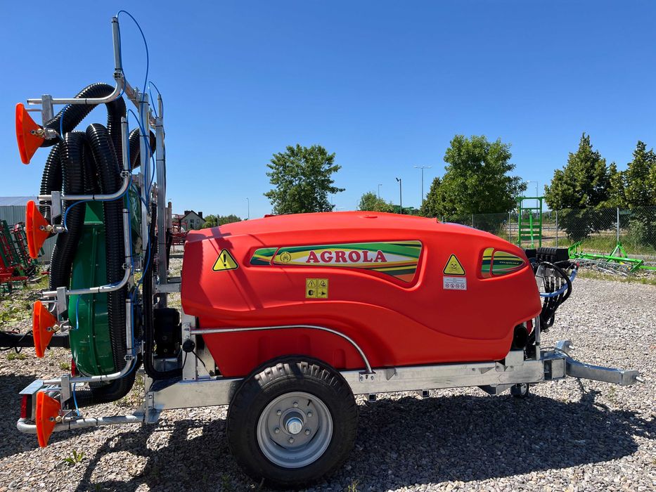 Opryskiwacz ciągany do malin porzeczki 1000 l Ribes Agrola