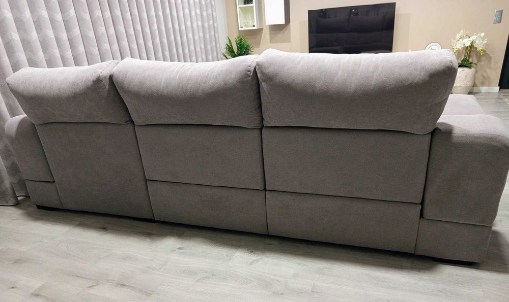 Sofá elétrico com 3 lugares e chez lounge cinza claro