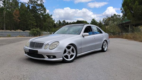 Mercedes-Benz E 270 W211 AMG (painel fotovoltaico panorâmico)