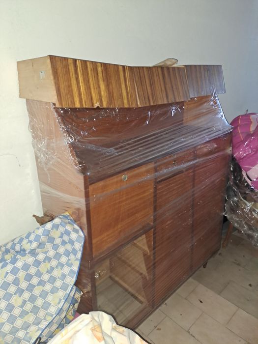 Móvel e cama de solteiro