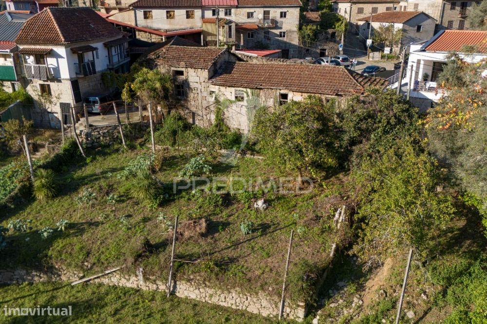 MORADIA rústica em Pedra