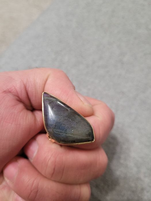Кольцо с натуральным камнем Лабрадор