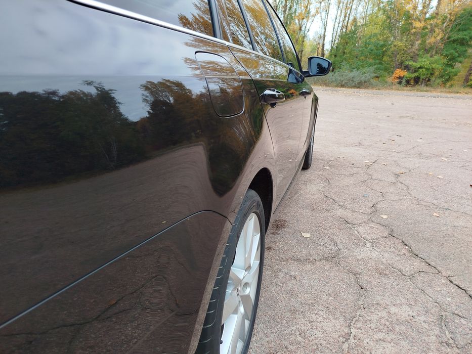 Продам авто Skoda Octavia A7 рестайлова двохлітрова на автоматі