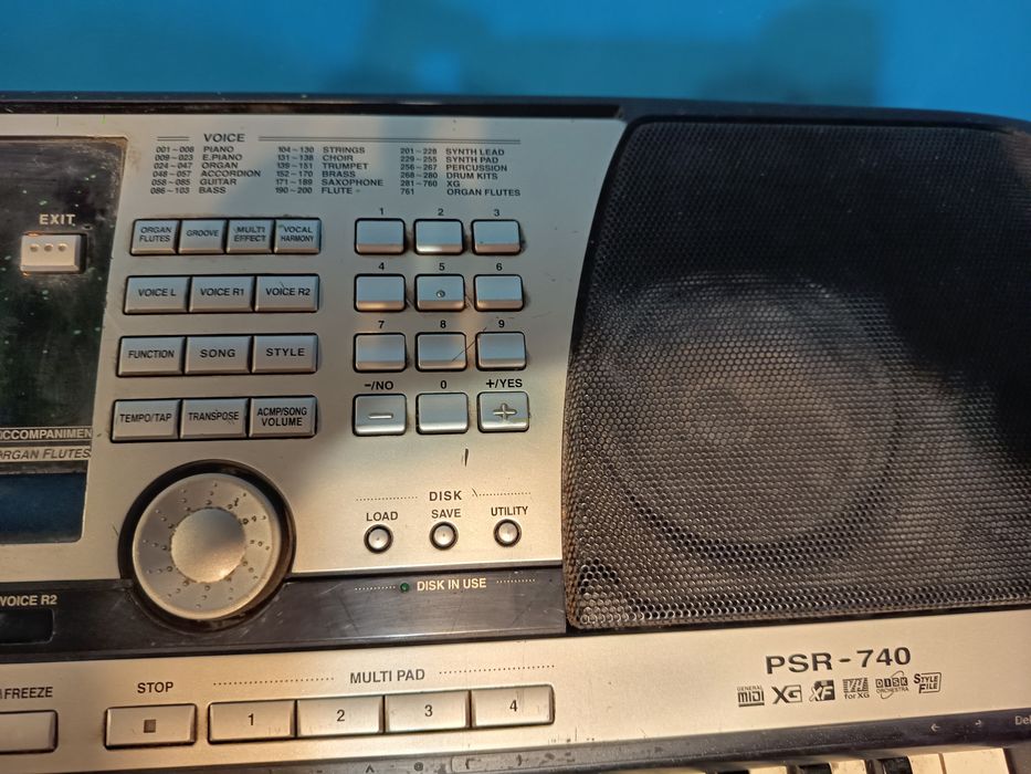 Yamaha PSR740 keyboard