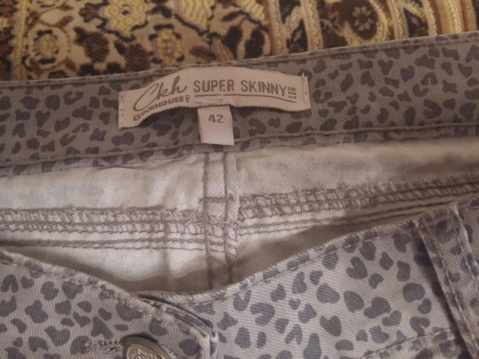 Жіночі джинси-скині