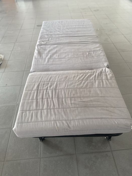 Divã em bom estado.