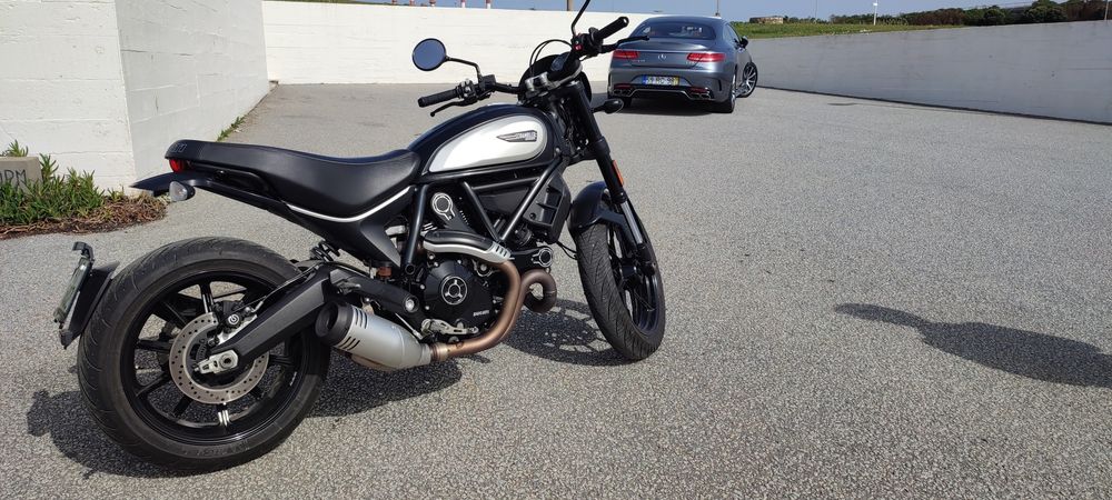 Troco mota  Ducati 800 Dark de 2022 por carro ou mota recente, clássico ou outra