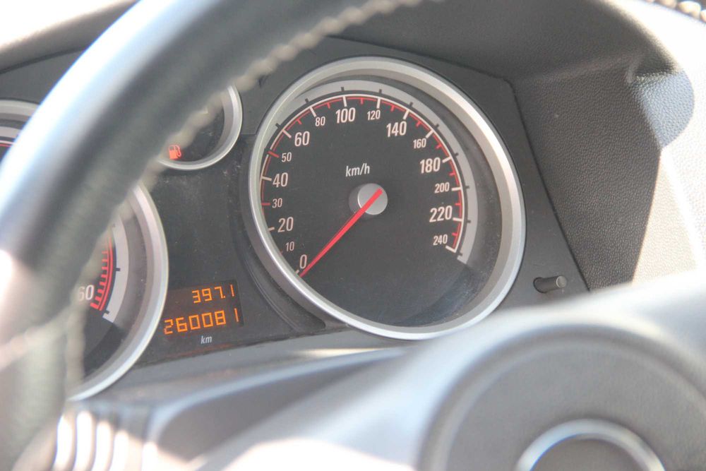 Opel Astra 1.9 GTC