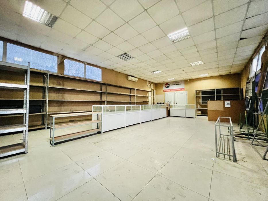 Продаю приміщення на вул. Космонавтів