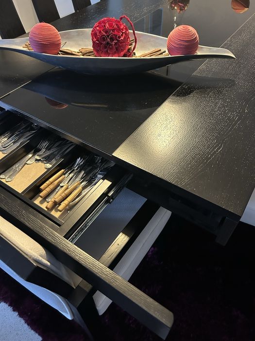 Conjunto de mesa de jantar, 6 cadeiras e aparador — madeira maciça preta