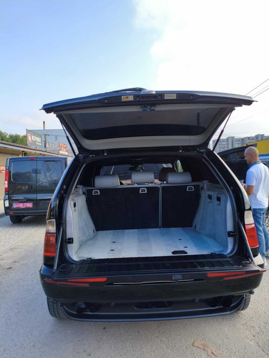 Автомобіль БМВ Х5 е53