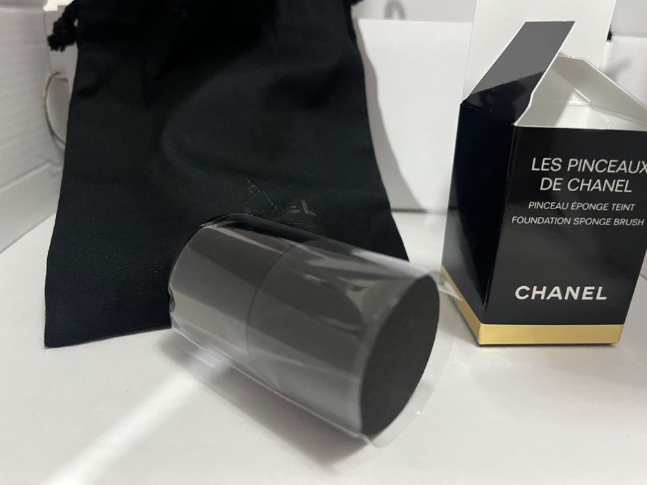 CHANEL gąbeczka do makijażu