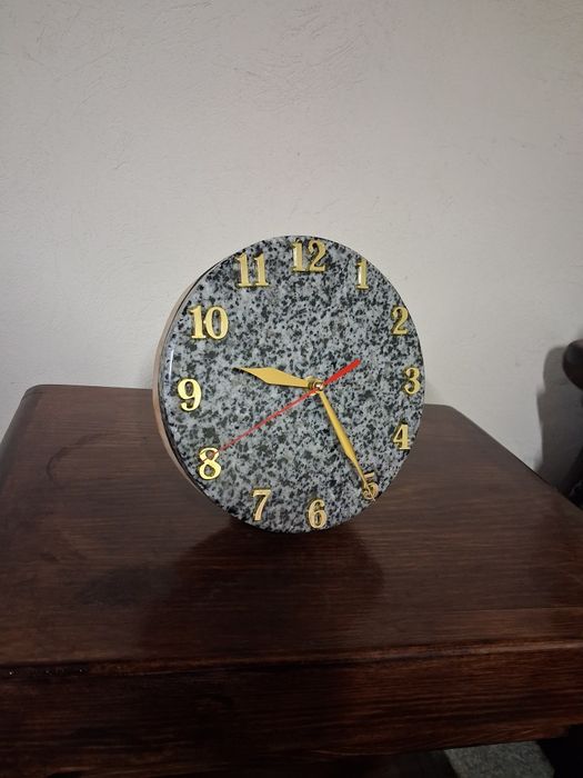 Ексклюзивні годинники з натурального каменю.