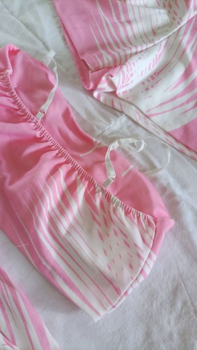 Top de verão com calção de praia, novo