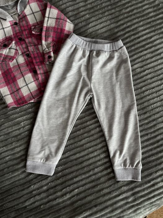 Продам костюми для дівчинки 86