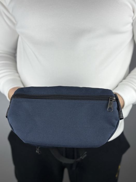 Сумка через плече/на пояс Eastpak Doggy Bag 3L EK073 синя.