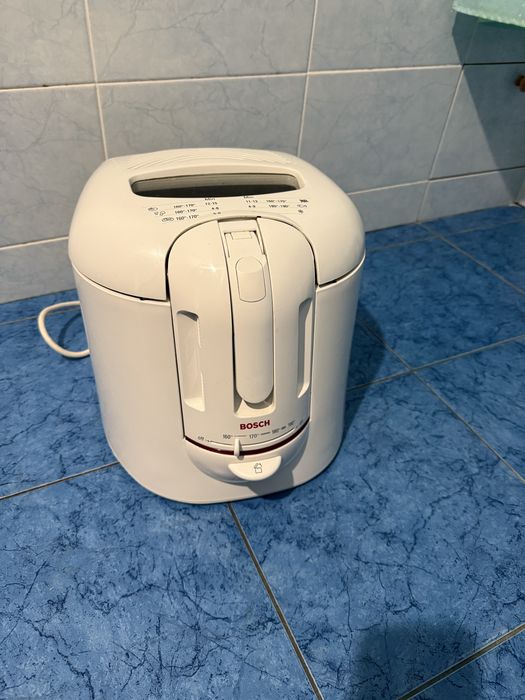 Продам фритюрницю Bosch TFB 2200.