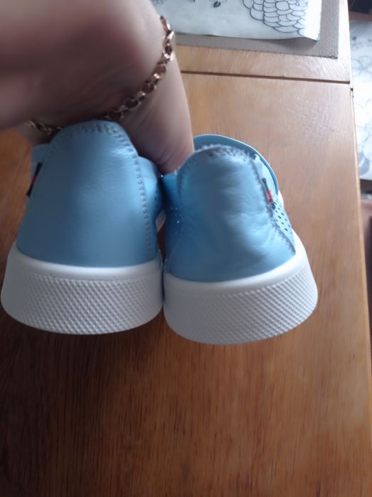 Нові туфлі з перфорацією