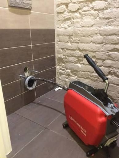 Прочистка труб канализации/Чистка засоров канализации аппаратом/