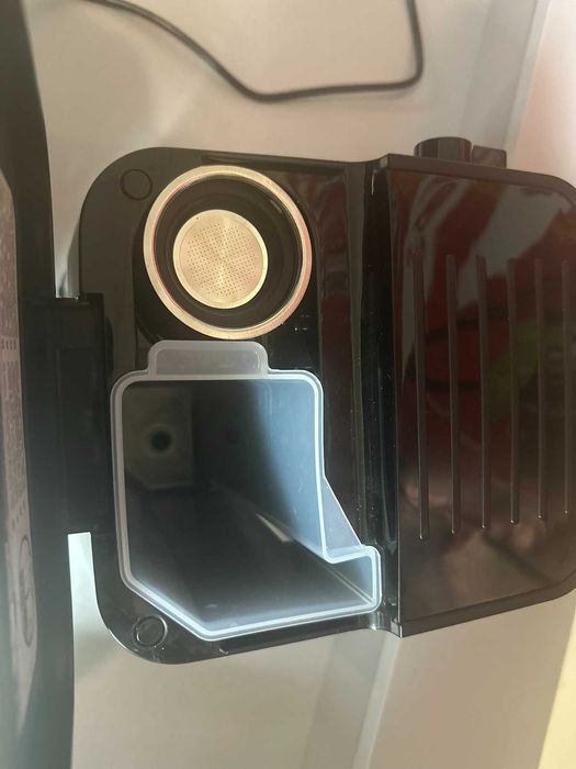 Ріжкова кавоварка еспресо Delonghi EC 235.BK НОВА