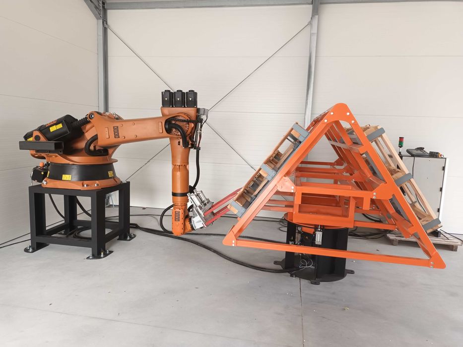 Robot Kuka. Spawanie. Układarka worków Zbijarka palet Sprzedaż Naprawa