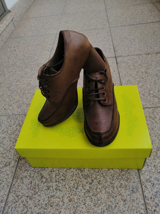 Sapatos salto alto Camel 36 com atacadores