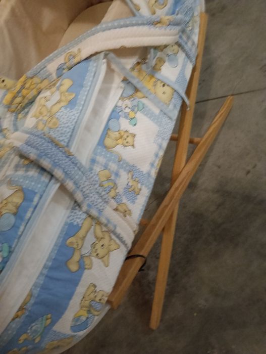 Alcofa de tecido para bebê com suporte