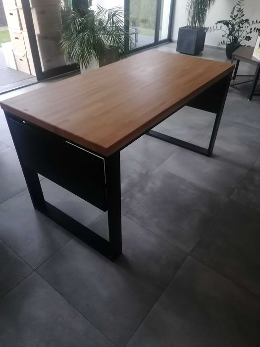 Biurko loftowe 140X70 z drewnianym blatem i blendami
