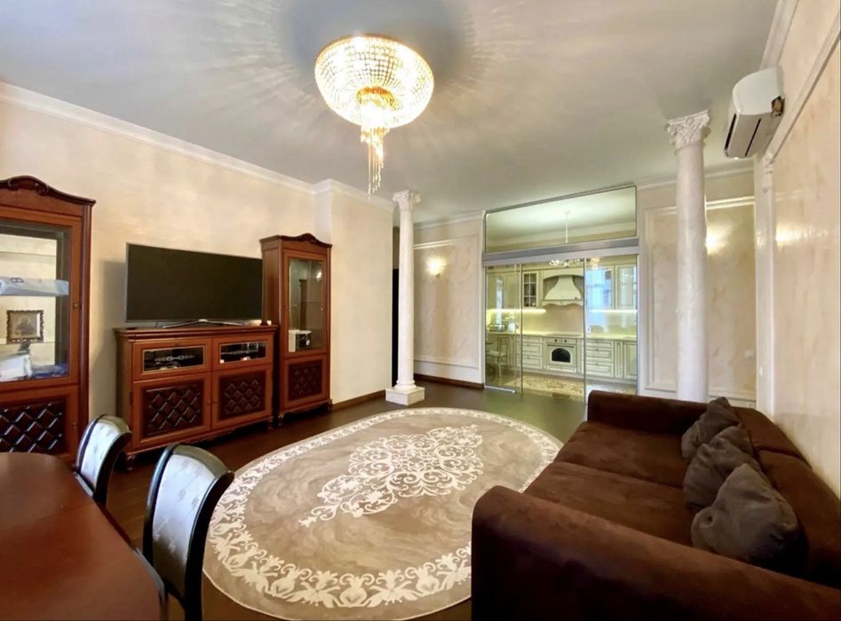 Квартира яка закохає з першого погляду! Світло є завжди, метро поруч