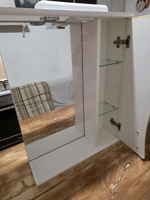 дзеркало з підсвіткою та шафкою