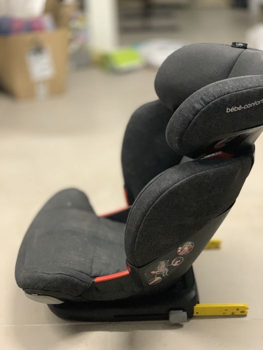 Cadeira auto Bebé Confort RODIFIX Nomad Black i-Size