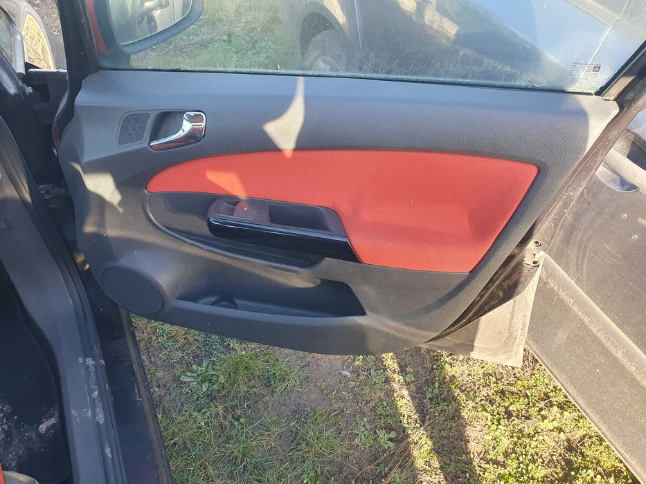 Boczki Opel Corsa D komplet 5 drzwi