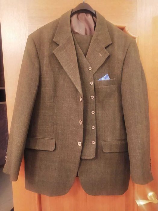 Продам класичні чоловічі  костюми 5 шт ( 3 світ+2 темн) в дуже доброму