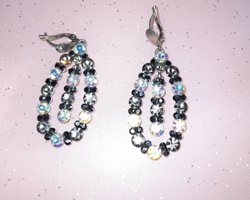 Серьги , бижутерия.