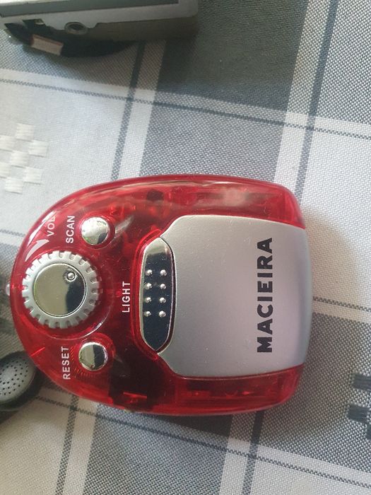 Mini rádio com auscultador tudo a funcionar