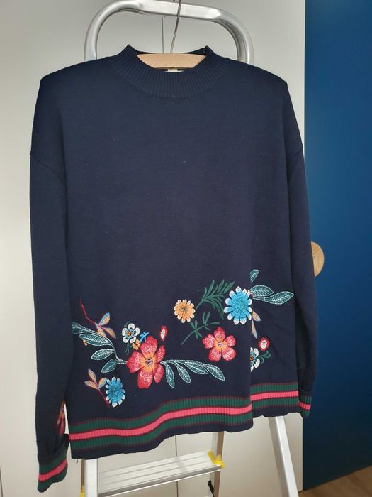 Sweter granatowy Esprit, rozm XS, z haftem kwiatów